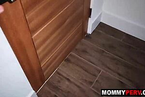 caught milf masturbating, now she blows me 🍆😈