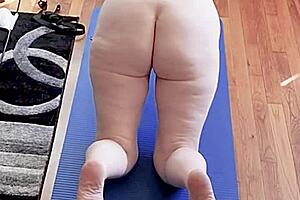 Pussy Yoga Workout Fuels Intense Milf Jerkoff Session