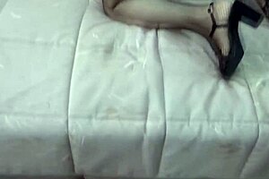 housewife offers her ass for intense masturbation and deep anal penetration