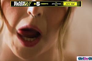 lezdom milf commands petite to stick tongue out for wet pussy facesitting ride 👅💦