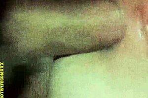 le pago el viaje con mamada y termino dejandola darme anal en el taxi