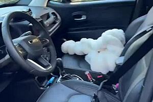 Hot japinha's massive tits bribe makes policial drop charges instantly!