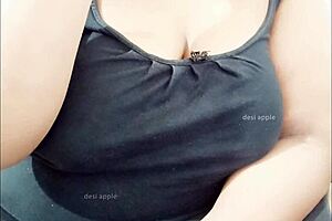 Indian babe reveals her tempting big tits