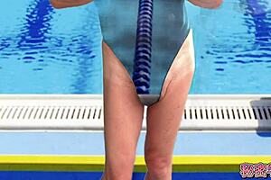 borrowing swimsuit to secretly masturbate in the pool 😏🌊