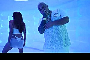 oh anitta's safada ass rebolando got me hard