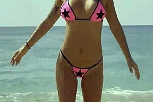 i'm monika fox strippin pink bikini stars on beach feelin hot!!