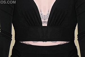 kit summers rocks deep plunging black outfit 🔥👗