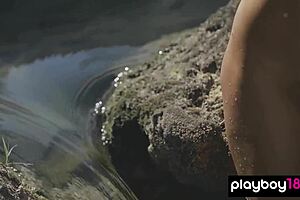 Anetta Keys flashing wet pussy outdoors?