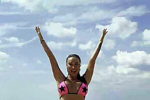 i'm monika fox strippin pink bikini stars on beach feelin hot!!