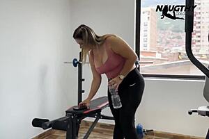 oh babe, watch me masturbate hard in the gym for you