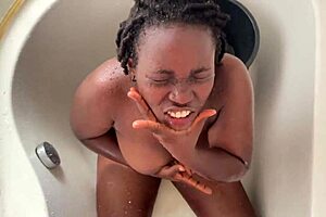 Wow African Lesbians Worship Massive Black Cock in Piss-Soaked Threesome!