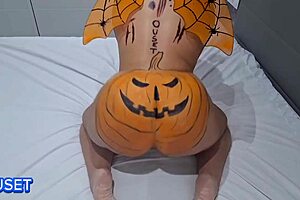 oiled halloween bbw spreads huge latina ass gaping