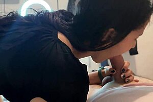 mi vecina cachonda me deja follarla duro en su casa 😈💦