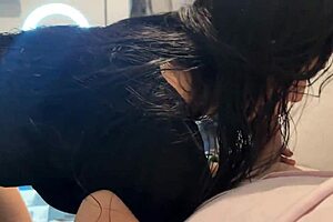 mi vecina cachonda me deja follarla duro en su casa 😈💦