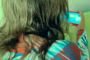 Girlfriend gamer spreads pussy wide for boyfriend's deep thrusts mid-free fire match 🔥