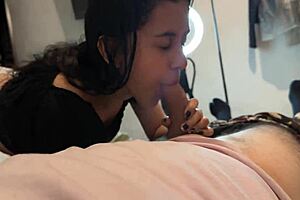 mi vecina cachonda me deja follarla duro en su casa 😈💦