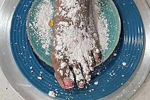 barefoot black beauty's toes get licked and worshipped hungrily!