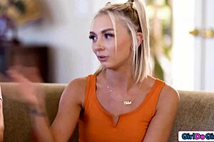 Milf Licked Passionately By Young Girlfriend And Petite In Hot Threesome