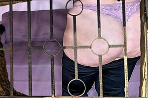 mi vecina culona sabe q la miro y me hace un show delicioso pa provocarme uff...