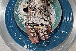 barefoot black beauty's toes get licked and worshipped hungrily!