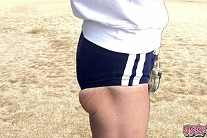 i secretly masturbate in a girl's bloomer outdoors