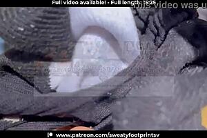 wanna sniff my sweaty socks off in medellin cable car?