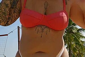 Hey guys i'm filming on the beach flashing to tease all the hot males around