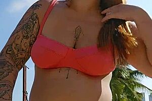 Hey guys i'm filming on the beach flashing to tease all the hot males around