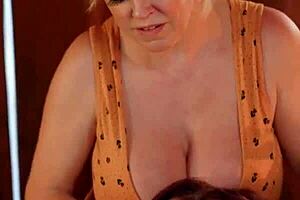 kinky milf blonde dee williams gets facesat and licked by brunette syren de mer