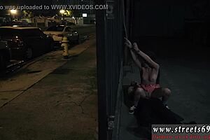 Sucking cock outdoors cuz guys dig girls in glasses