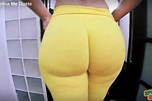 check out this insane amateur yoga ass in tight spandex