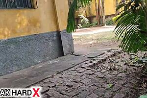 ela fez 18 e chamou o amigo pro mato pra perder a virgindade 😏🌿