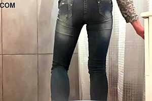 i'm desperate peeing in tight jeans and heels